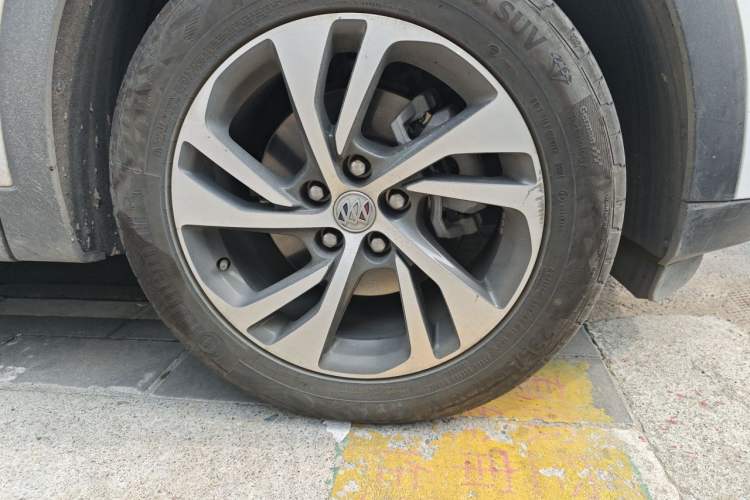Used Buick Envision 2022 Encore S 552T Two-Wheel-Drive Luxury Model Right Front Wheel Hub
