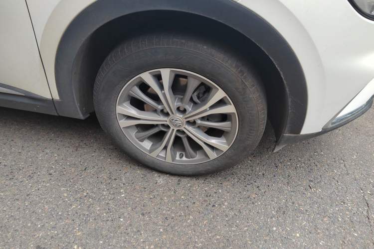 Used Buick Envision 2022 Encore Plus 652T Five-Seat Luxury Model Right Front Wheel Hub