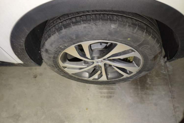 Used Buick Envision 2022 Facelift Encore S 552T Two-Wheel-Drive Luxury Model Right Front Wheel Hub
