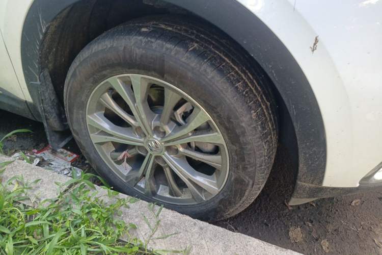 Used Buick Envision 2022 Encore Plus 652T Five-Seat Luxury Model Right Front Wheel Hub
