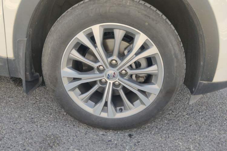 Used Buick Envision 2022 Encore Plus 652T Five-Seat Luxury Model Right Front Wheel Hub