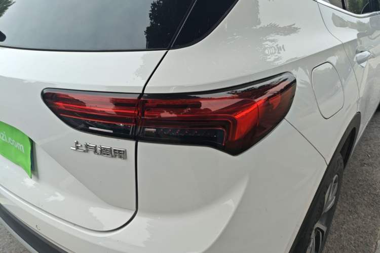 Used Buick Envision 2022 Encore S 552T Two-Wheel-Drive Luxury Model Right Rear Taillight