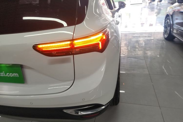 Used Buick Envision 2022 Encore S 552T Two-Wheel Drive Elite Model Right Rear Taillight