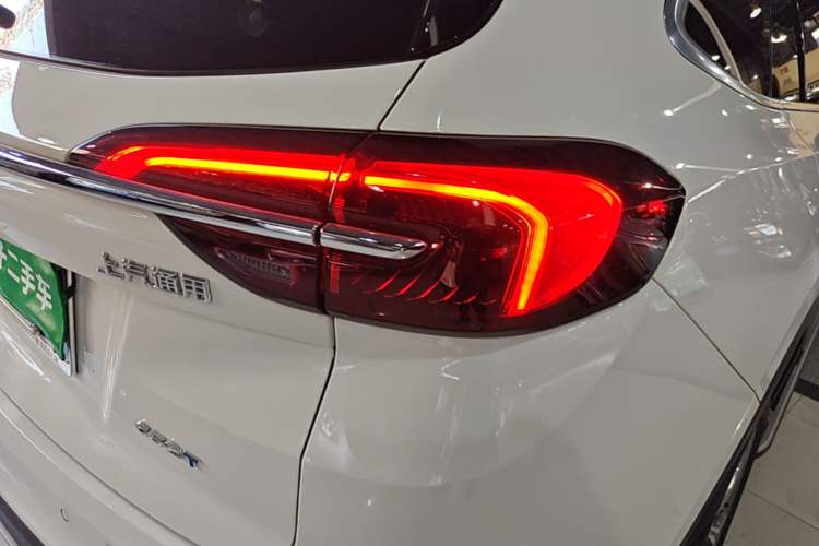 Used Buick Envision 2022 Encore Plus 652T Five-Seat Luxury Model Right Rear Taillight