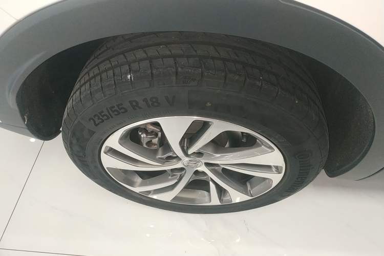 Used Buick Envision 2022 Facelift Encore S 552T Two-Wheel-Drive Luxury Model Right Rear Wheel Hub