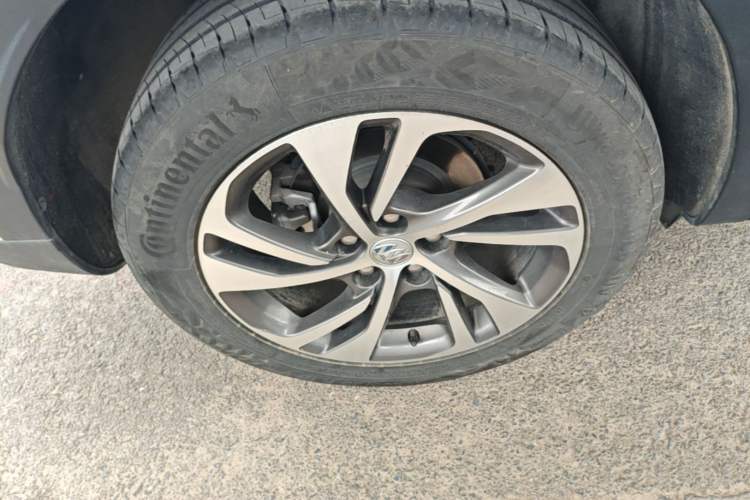 Used Buick Envision 2022 Encore S 552T Two-Wheel-Drive Luxury Model Right Rear Wheel Hub