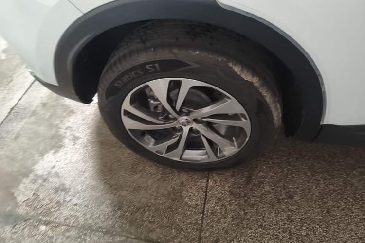 Used Buick Envision 2022 Facelift Encore S 552T Two-Wheel-Drive Luxury Model Right Rear Wheel Hub