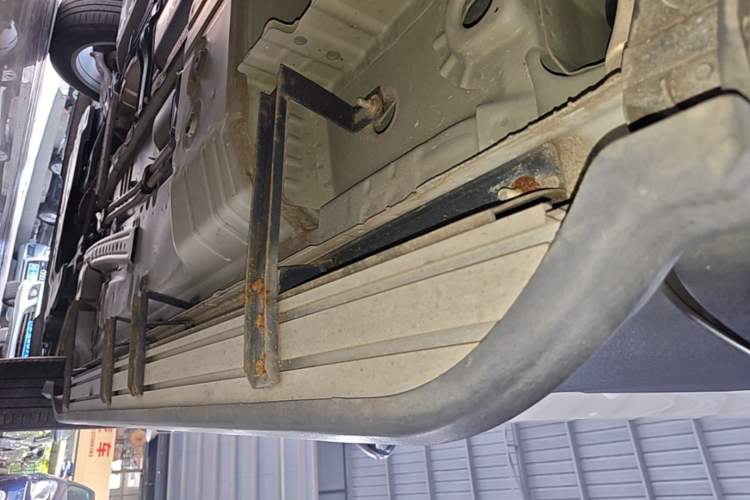 Used Buick Envision 2022 Encore Plus 652T Five-Seat Luxury Model Right Side Sill
