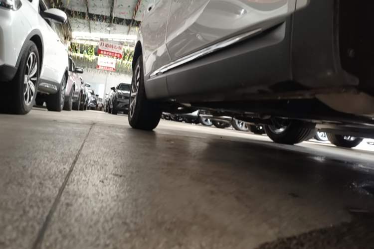 Used Buick Envision 2022 Facelift Encore S 552T Two-Wheel-Drive Luxury Model Right Side Sill