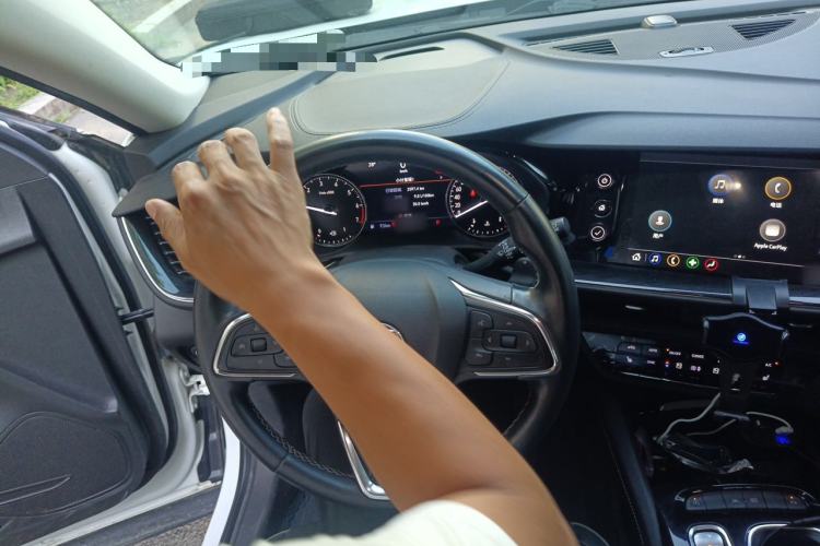 Used Buick Envision 2022 Encore Plus 652T Five-Seat Luxury Model Steering Wheel
