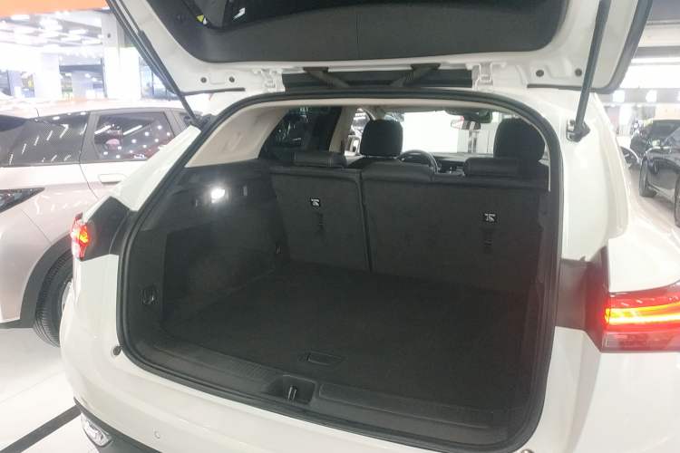 Used Buick Envision 2022 Facelift Encore S 552T Two-Wheel-Drive Luxury Model Trunk