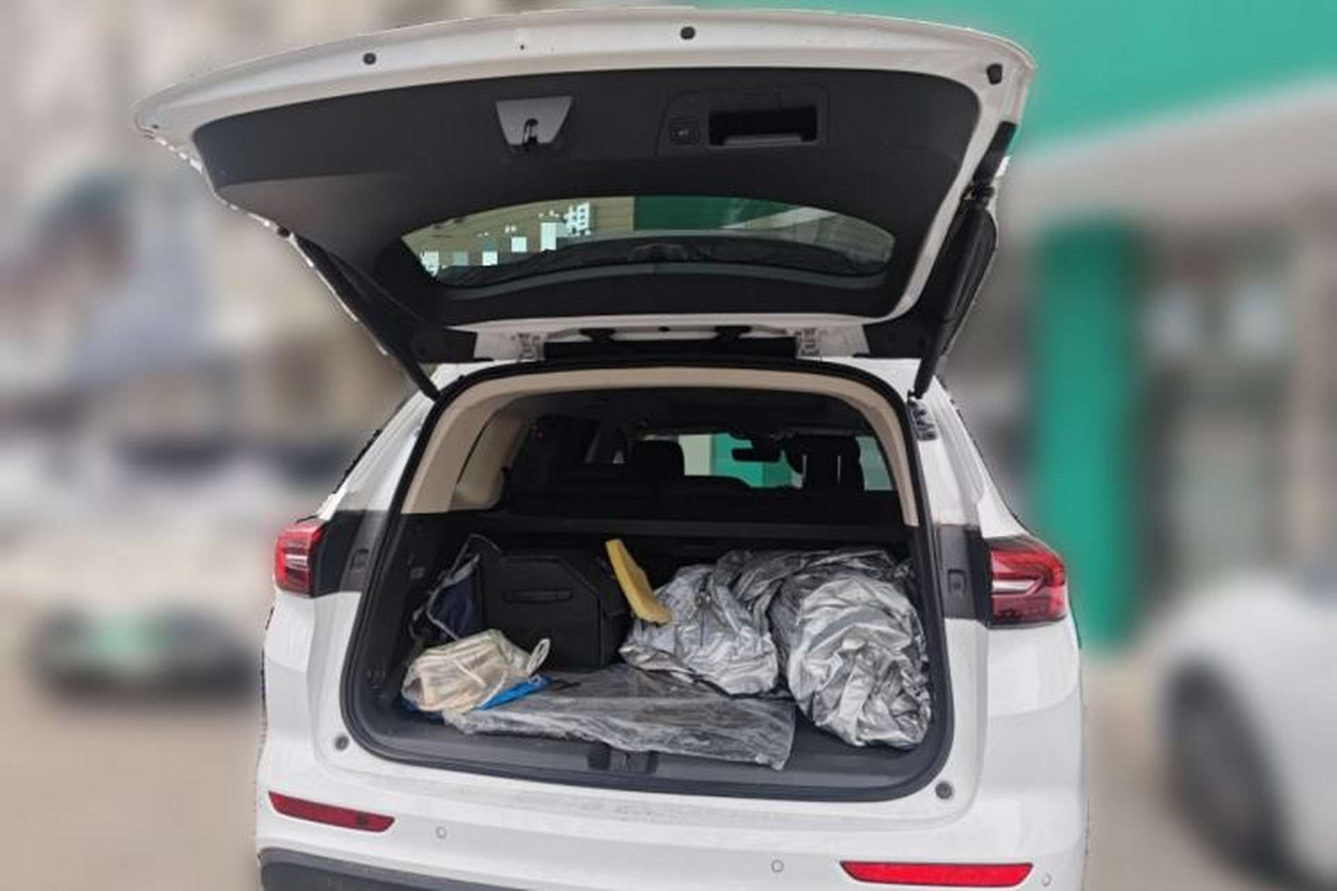 Used Buick Envision 2022 Encore Plus 652T Five-Seat All-Wheel-Drive Luxury Model Trunk