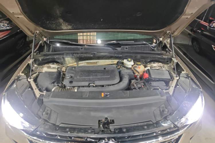 Used Buick Envision 2022 Encore Plus 652T Five-Seat Luxury Model Engine Bay