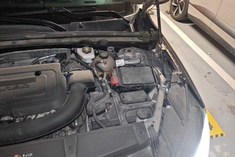 Used Buick Envision 2022 Encore Plus 652T Five-Seat All-Wheel-Drive Luxury Model Engine Bay Left