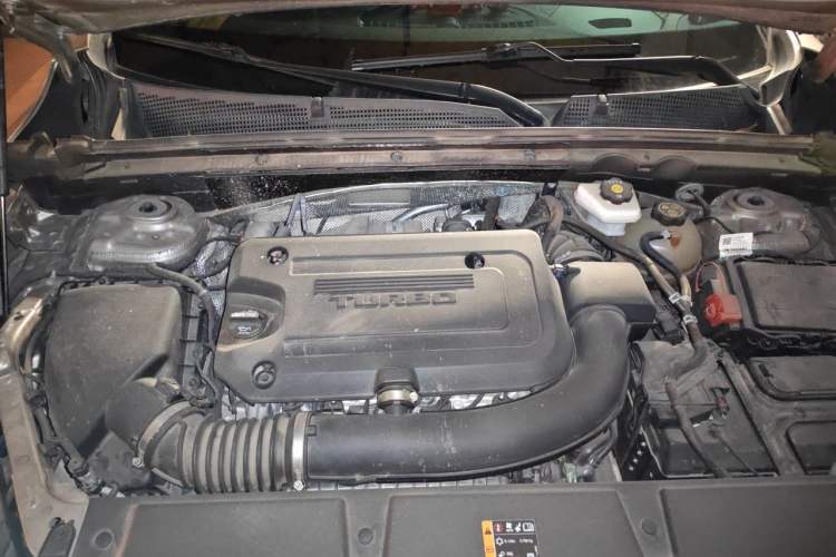 Used Buick Envision 2022 Encore Plus 652T Five-Seat All-Wheel-Drive Luxury Model Engine Bay