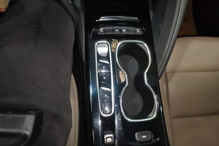 Used Buick Envision 2022 Encore Plus 652T Five-Seat Luxury Model Gear Lever
