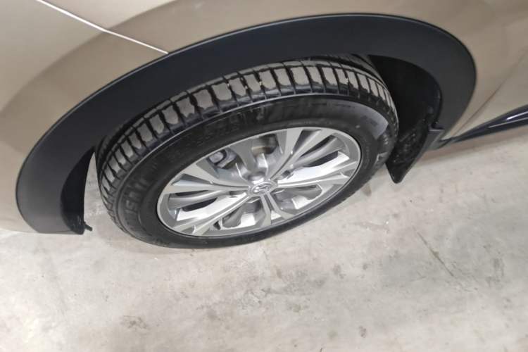Used Buick Envision 2022 Encore Plus 652T Five-Seat Luxury Model Left Front Wheel Hub