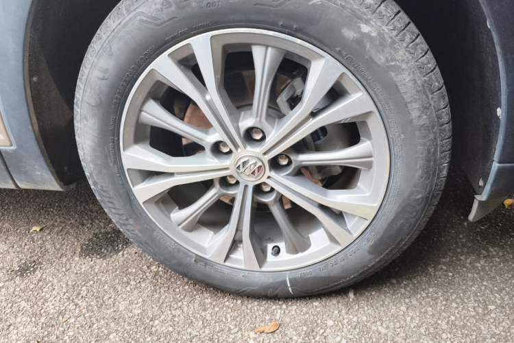 Used Buick Envision 2022 Encore Plus 652T Five-Seat Luxury Model Right Front Wheel Hub