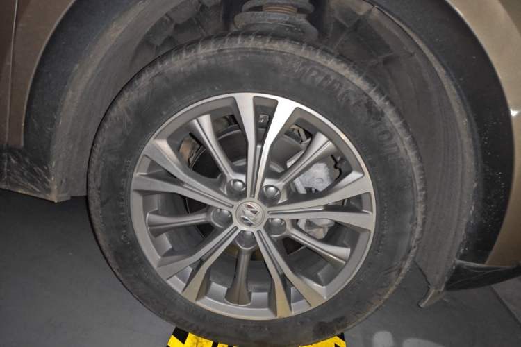 Used Buick Envision 2022 Encore Plus 652T Five-Seat All-Wheel-Drive Luxury Model Right Front Wheel Hub