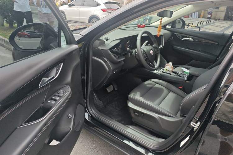 Used Buick Envision 2023 Encore Plus 652T Five-Seat Luxury Model Driver Seat