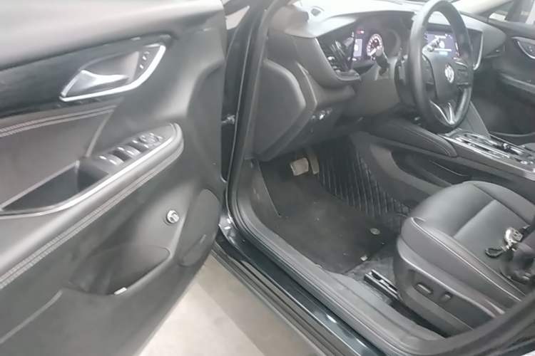 Used Buick Envision 2023 Encore Plus 652T Five-Seat Luxury Model Driver Seat