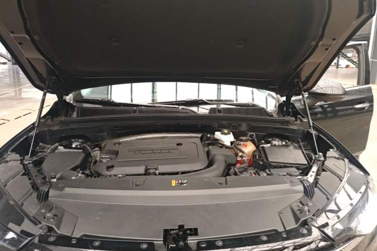 Used Buick Envision 2023 Encore Plus 652T Five-Seat All-Wheel-Drive Luxury Model Engine Bay