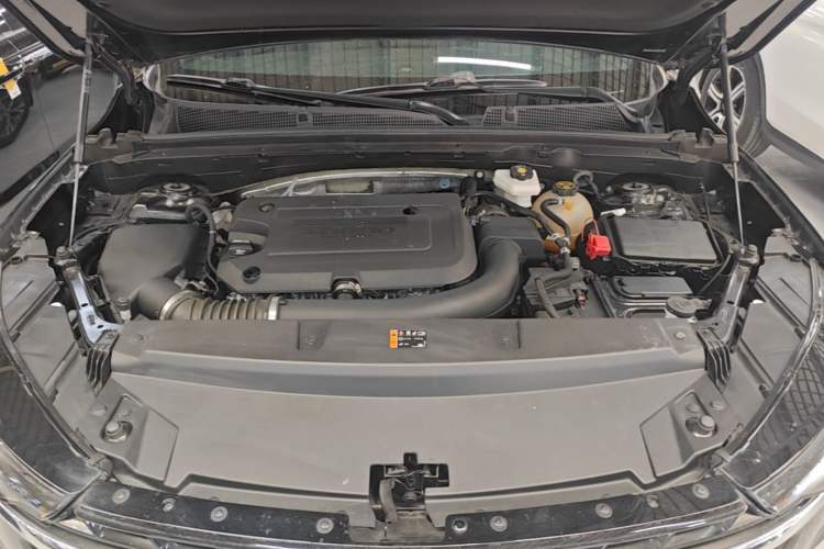 Used Buick Envision 2023 Encore Plus 652T Five-Seat Luxury Model Engine Bay