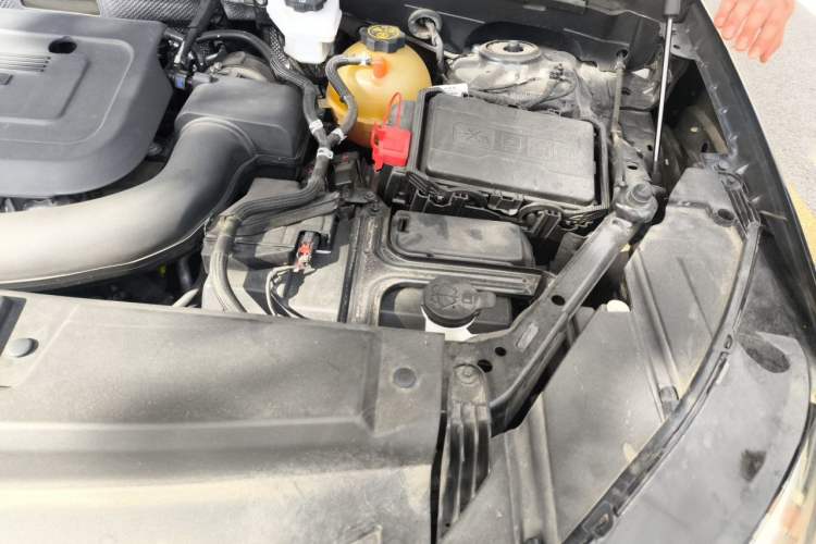 Used Buick Envision 2023 Encore Plus 652T Five-Seat Luxury Model Engine Bay Left
