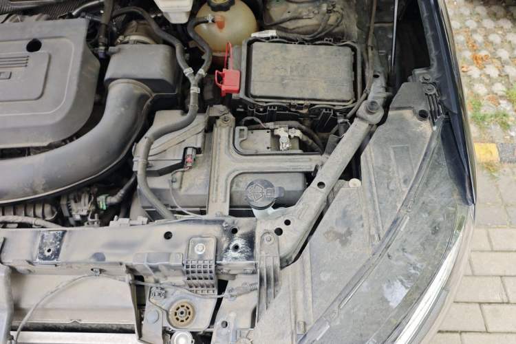 Used Buick Envision 2023 Encore Plus 652T Five-Seat Luxury Model Engine Bay Left