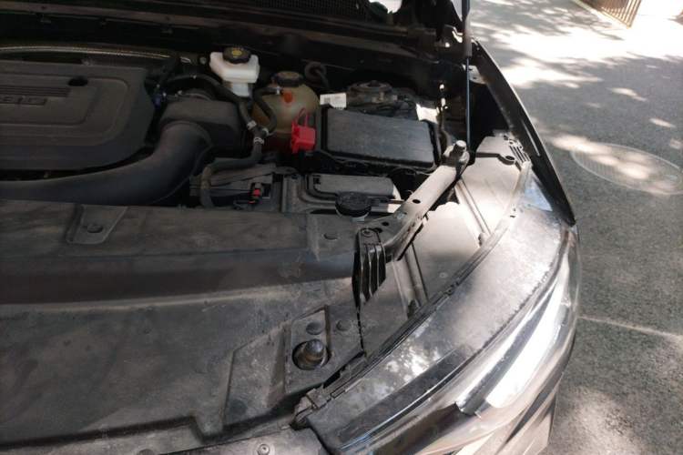 Used Buick Envision 2023 Encore Plus 652T Five-Seat Luxury Model Engine Bay Left