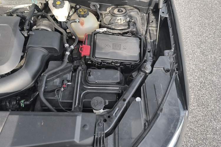 Used Buick Envision 2023 Encore Plus 652T Five-Seat Luxury Model Engine Bay Left