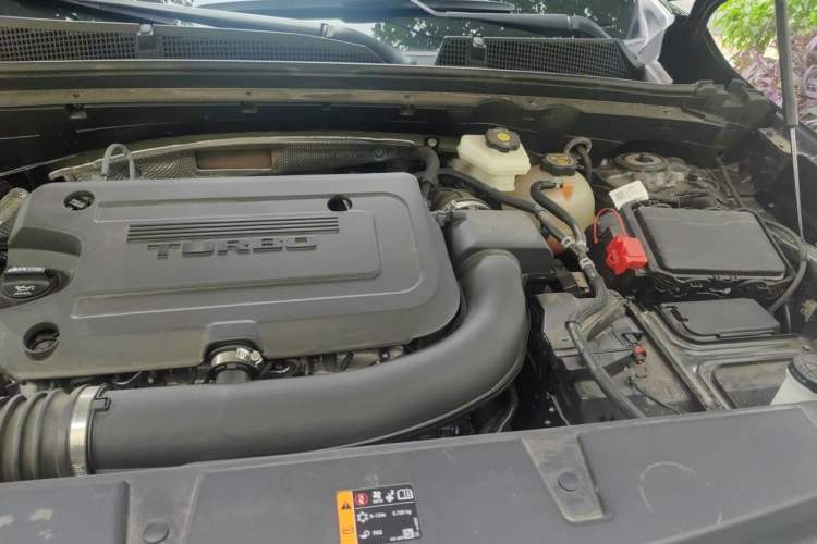 Used Buick Envision 2023 Encore Plus 652T Five-Seat Luxury Model Engine Bay Left