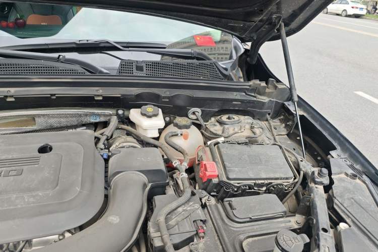 Used Buick Envision 2023 Encore Plus 652T Five-Seat Luxury Model Engine Bay Left