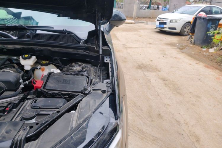 Used Buick Envision 2023 Encore Plus 652T Five-Seat All-Wheel-Drive Luxury Model Engine Bay Left