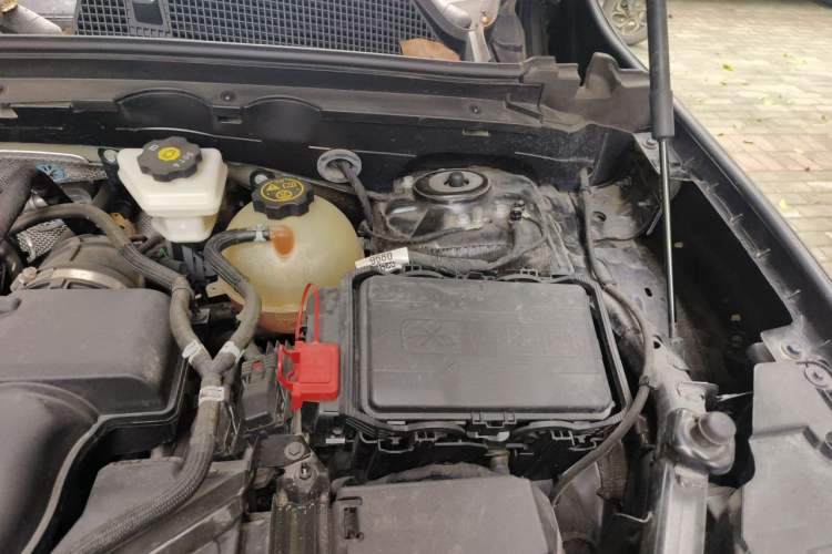 Used Buick Envision 2023 Encore Plus 652T Five-Seat Luxury Model Engine Bay Left