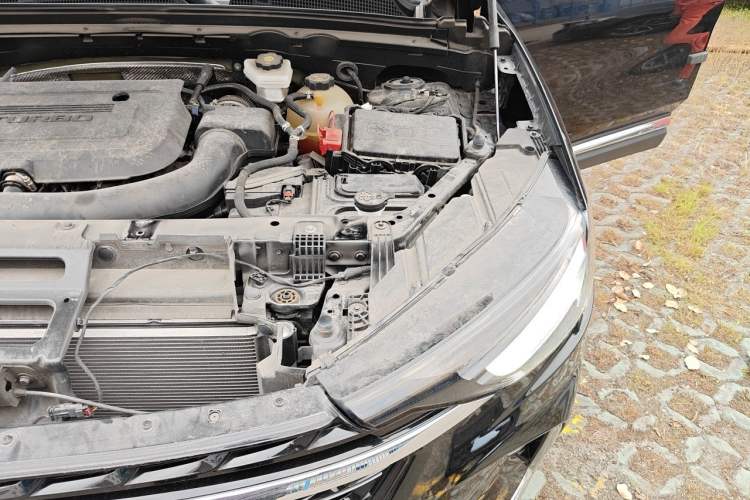 Used Buick Envision 2023 Encore Plus 652T Five-Seat Luxury Model Engine Bay Left