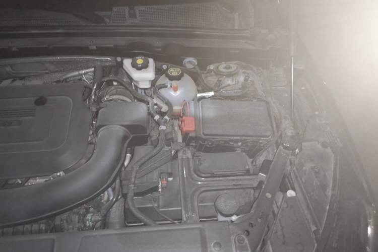 Used Buick Envision 2023 Encore Plus 652T Five-Seat Luxury Model Engine Bay Left