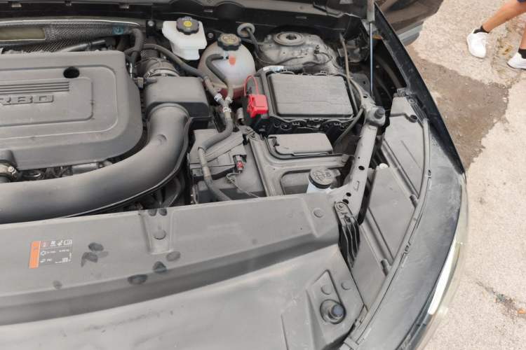 Used Buick Envision 2023 Encore Plus 652T Five-Seat Luxury Model Engine Bay Left