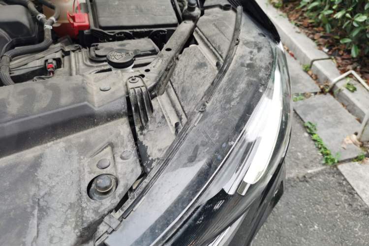 Used Buick Envision 2023 Encore Plus 652T Five-Seat Luxury Model Engine Bay Left