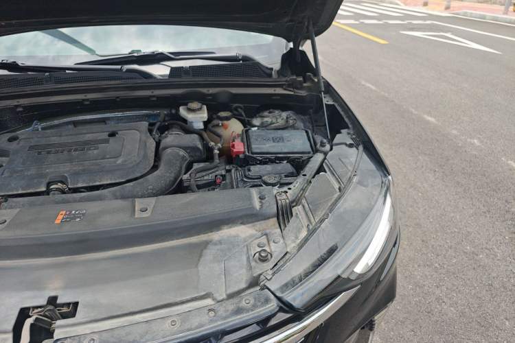 Used Buick Envision 2023 Encore Plus 652T Five-Seat Luxury Model Engine Bay Left