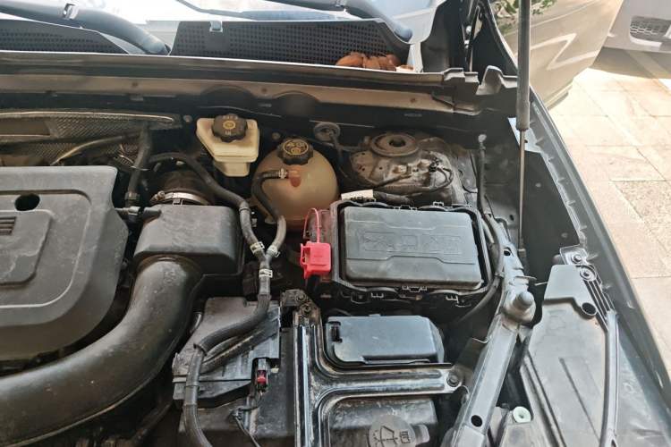 Used Buick Envision 2023 Encore Plus 652T Five-Seat Luxury Model Engine Bay Left