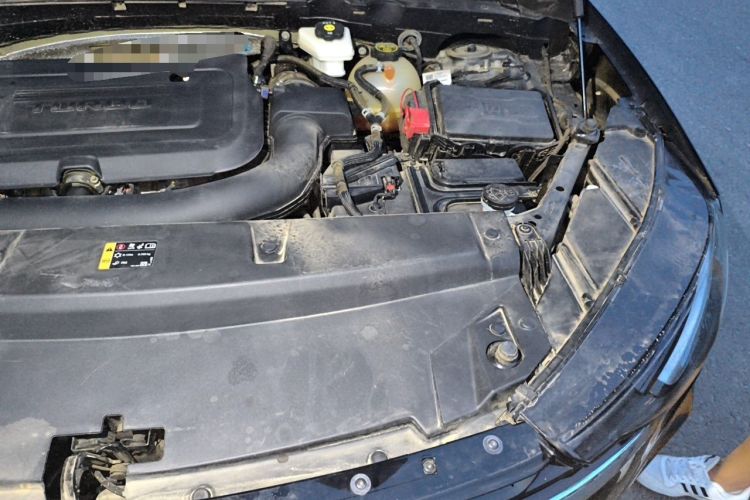 Used Buick Envision 2023 Encore Plus 652T Five-Seat All-Wheel-Drive Luxury Model Engine Bay Left