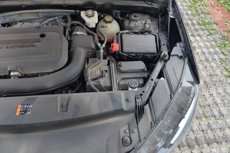 Used Buick Envision 2023 Encore Plus 652T Five-Seat Luxury Model Engine Bay Left