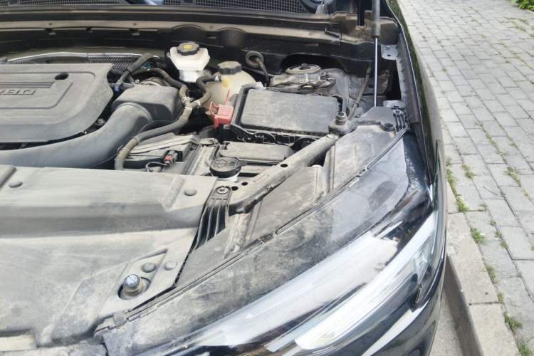 Used Buick Envision 2023 Encore Plus 652T Five-Seat Luxury Model Engine Bay Left