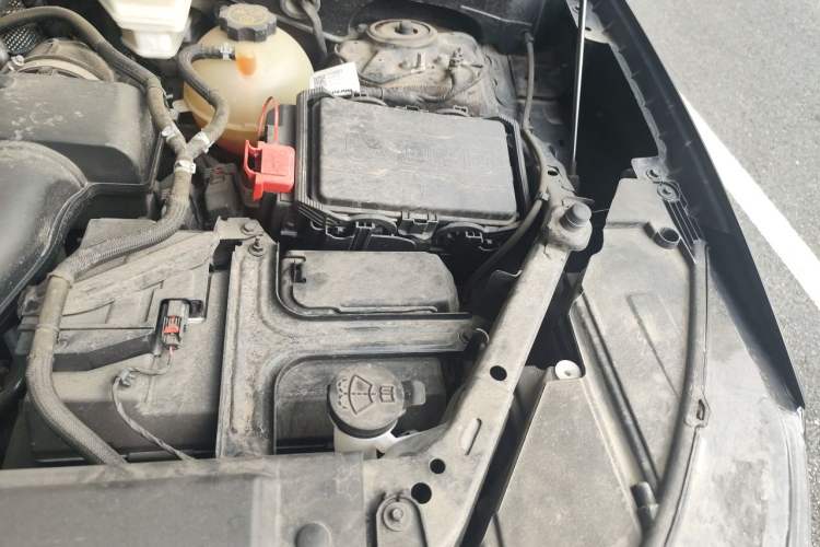 Used Buick Envision 2023 Encore Plus 652T Five-Seat All-Wheel-Drive Luxury Model Engine Bay Left