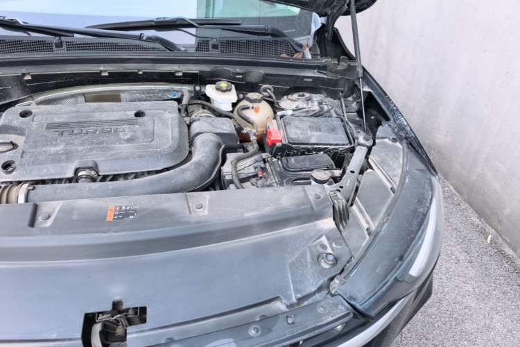 Used Buick Envision 2023 Encore Plus 652T Five-Seat Luxury Model Engine Bay Left