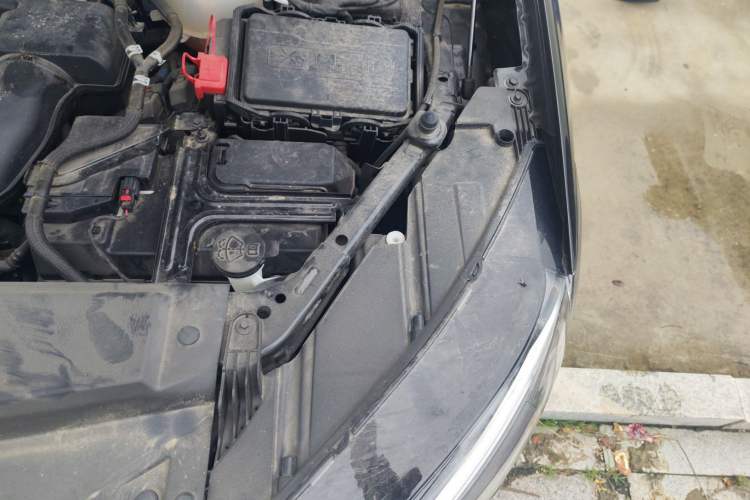 Used Buick Envision 2023 Encore Plus 652T Five-Seat Luxury Model Engine Bay Left