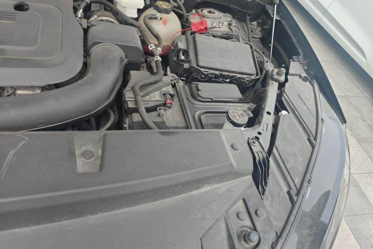 Used Buick Envision 2023 Encore Plus 652T Five-Seat Luxury Model Engine Bay Left