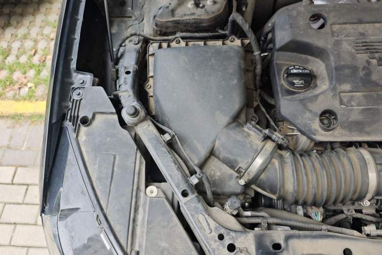 Used Buick Envision 2023 Encore Plus 652T Five-Seat Luxury Model Engine Bay Right