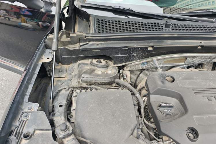 Used Buick Envision 2023 Encore Plus 652T Five-Seat Luxury Model Engine Bay Right